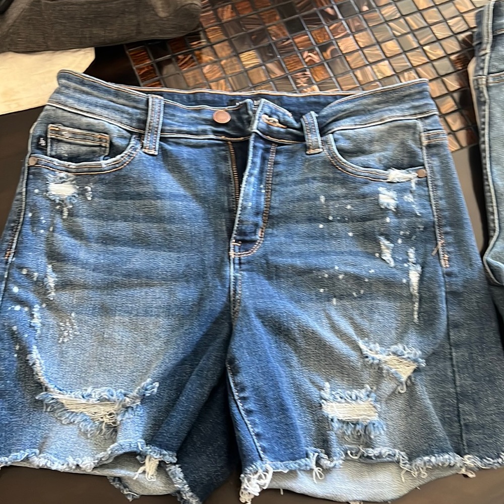 Judy blue Jean shorts, size large distressed, with paint splatter look like new